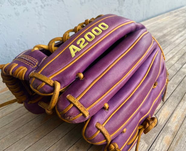 Custom A2000 baseball glove