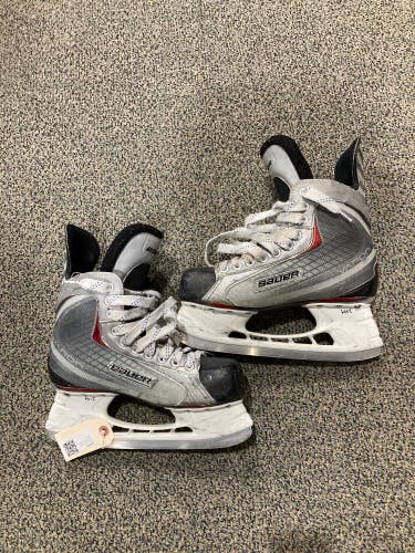 Used Senior Bauer Vapor X30 Hockey Skates, Size 7.0