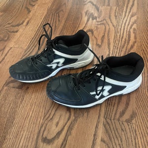 Women’s Ringor Softball Turf Shoes with pitching toe