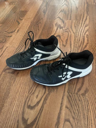 Women’s Ringor Softball Turf Shoes with pitching toe