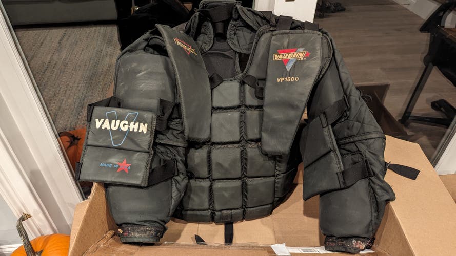 Large Vaughn Goalie Chest Protector - Reflex VP1500