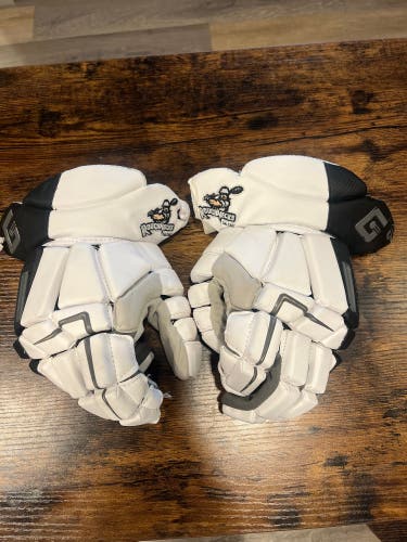 Calgary Roughnecks Gait gloves