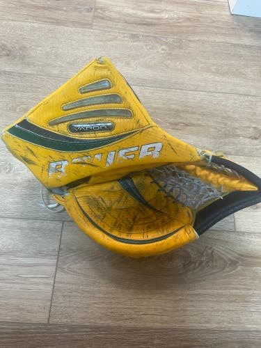 Bauer vapor goalie glove