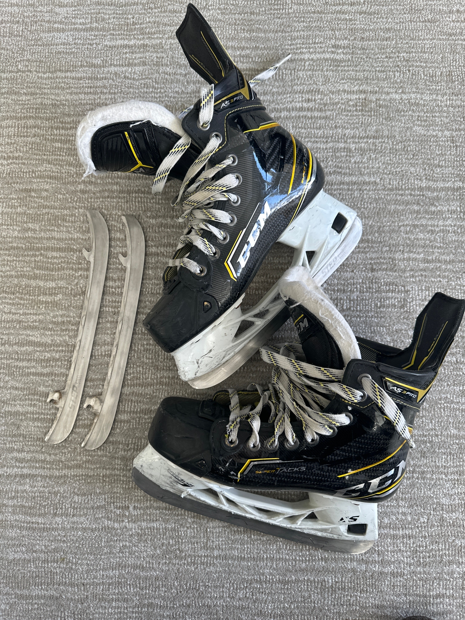 Intermediate Used CCM Super Tacks AS3 Pro Hockey Skates Regular Width Size 4.5