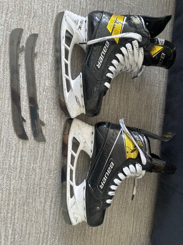 Senior Bauer Supreme UltraSonic Hockey Skates Regular Width 7.5