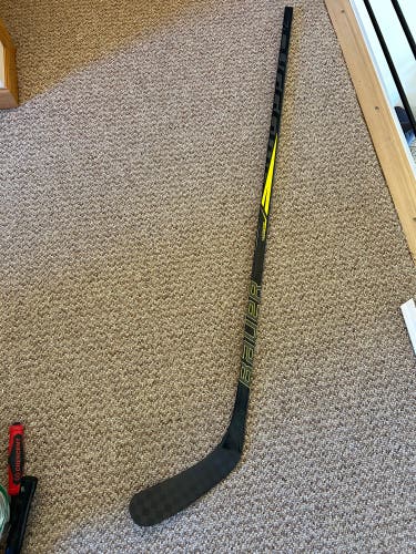 Senior Right Handed P92 Supreme 3S Hockey Stick