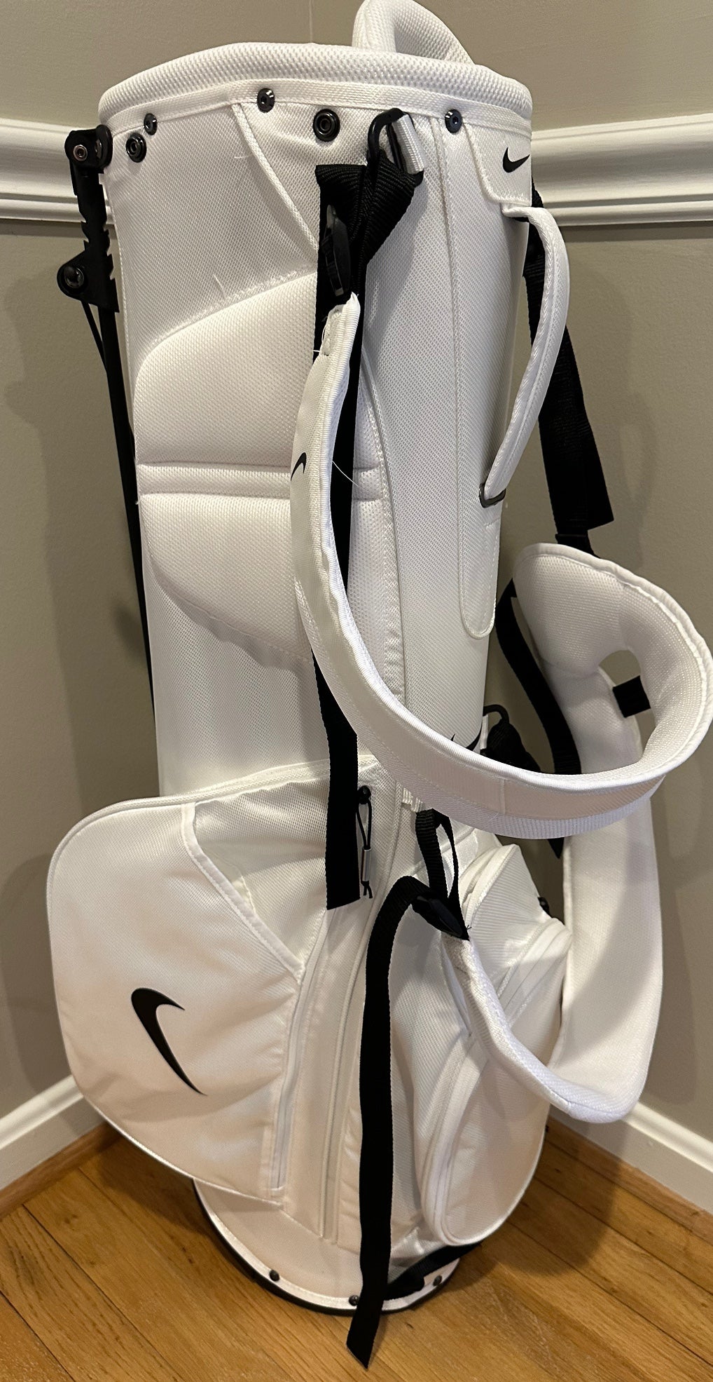 white nike golf bag