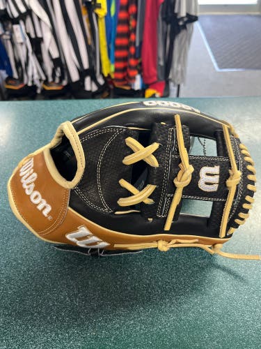 Wilson 1787SC New Infield 11.75" A2000 Baseball Glove