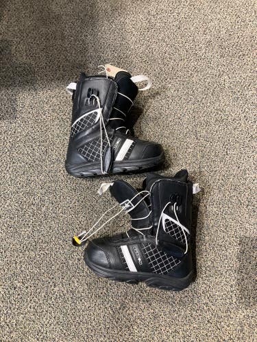 Used Burton Ruler Smalls Snowboard Boots, Size 6.0