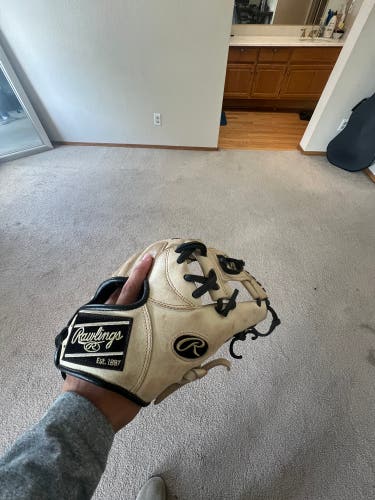 2022 Infield 11.5" Heart of the Hide Baseball Glove