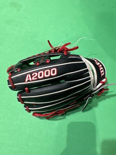 Used Wilson A2000 Right Hand Throw Baseball Glove 11.75"