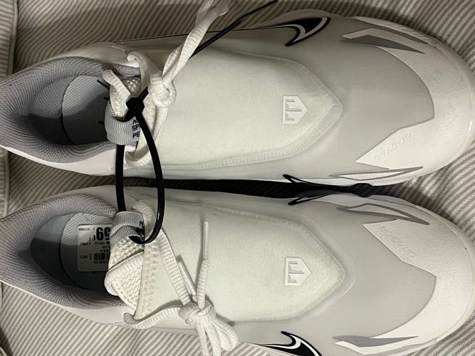 White Men's Metal Low Top Trout