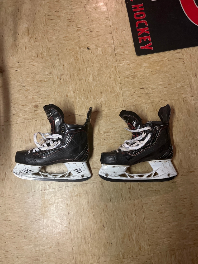 Senior CCM Pro Stock JetSpeed Black Hockey Skates Size 9.5