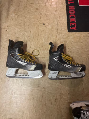 Senior CCM U+ Crazy Light 10s Hockey Skates Size 9