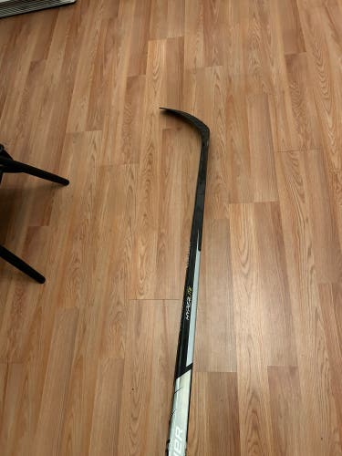 Senior Right Handed P92 Vapor Hyperlite Hockey Stick