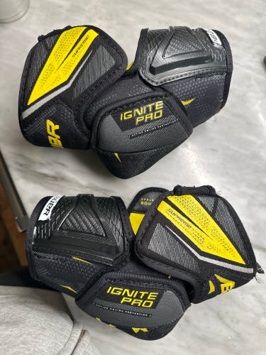 Used Medium Bauer Ignite Pro Elbow Pads