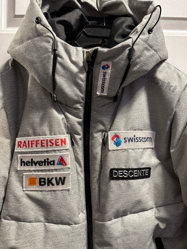 Descente Swiss Ski Team Jacket Women's XLarge or Men’s Large
