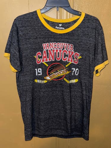 Fanatics NHL Vancouver Canucks T Shirt Mens Size Medium Used Pre Owned Short SLV