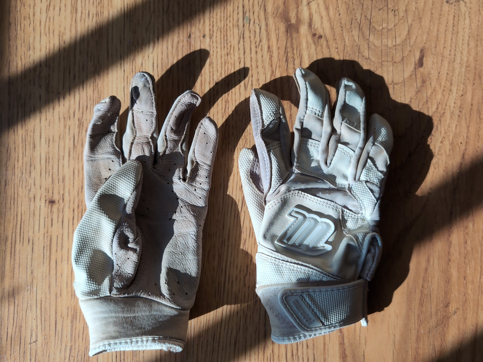 Used Youth Medium Marucci Batting Gloves