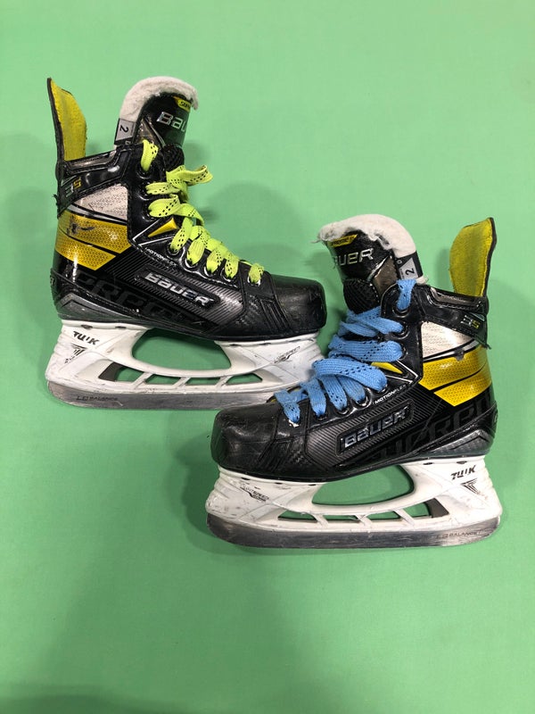 Used Junior Bauer Supreme 3S Hockey Skates (Regular) - Size: 2