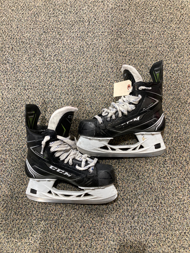 Used Intermediate CCM RibCor 76K Hockey Skates Regular Width Size 4