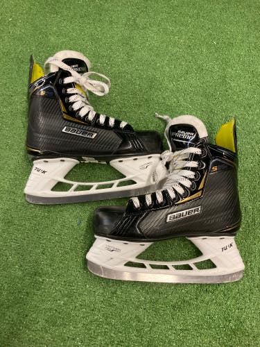 Used Junior Bauer Supreme S25 Hockey Skates Regular Width Size 3