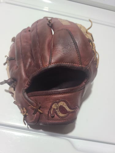 Used Right Hand Throw Nokona AMG 1150 Baseball Glove 11.5"