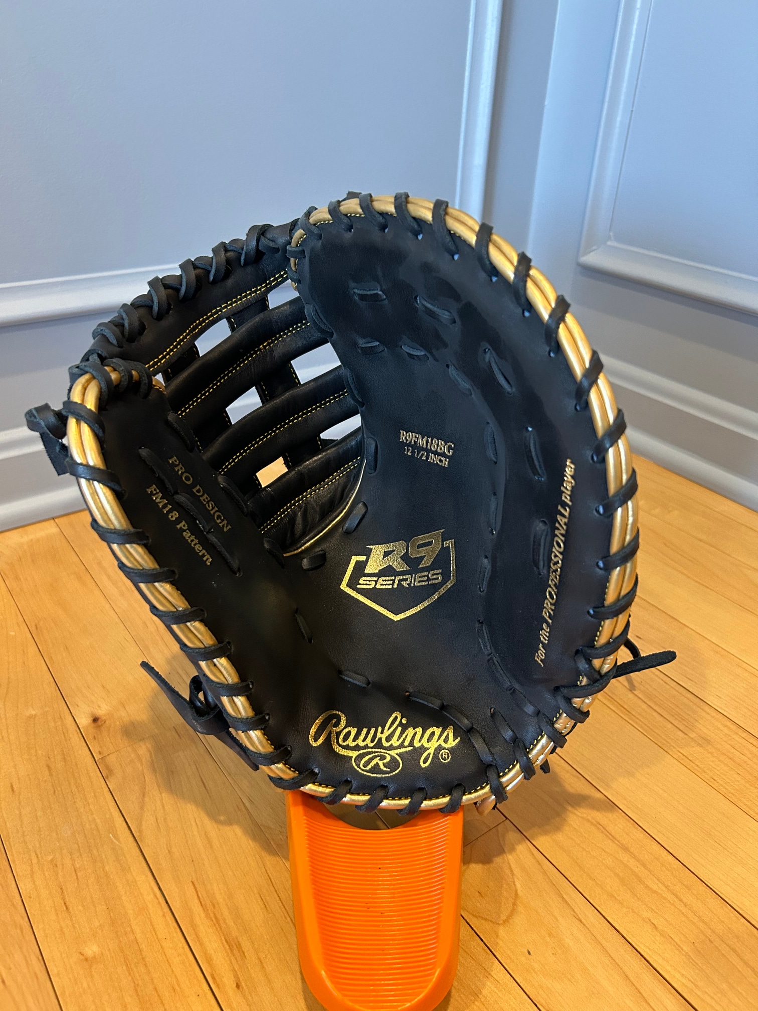 New Right Hand Throw Rawlings First Base R9 Baseball Glove 12.5"