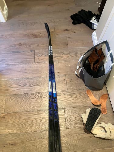 NEW PACK OF TWO CCM RIBCORE TRIGGER 8 PRO RIGHT HANDED 75 FLEX P28 HOCKEY STICK