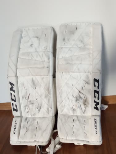 31" + 1" CCM Eflex 5.9 Goalie Leg Pads