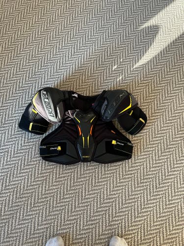 Used Small CCM Tacks 9080 Shoulder Pads