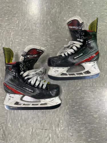 Used Senior Bauer Vapor X900 Hockey Skates Regular Width Size 6.5