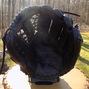 Used 2023 Wilson Infield Right Hand Throw A950 Baseball Glove 11.75"