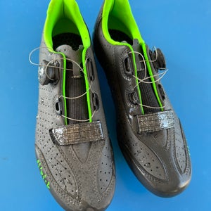 Green Unisex Size 9.0 (Women's 10) Fizik Cycling Shoes