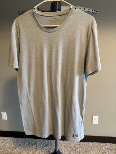 Under Armour T-Shirt, Gray, Size XL