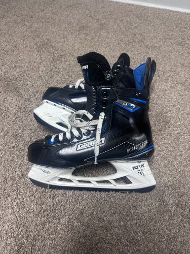 Senior Bauer Regular Width  10 Nexus 2N Hockey Skates