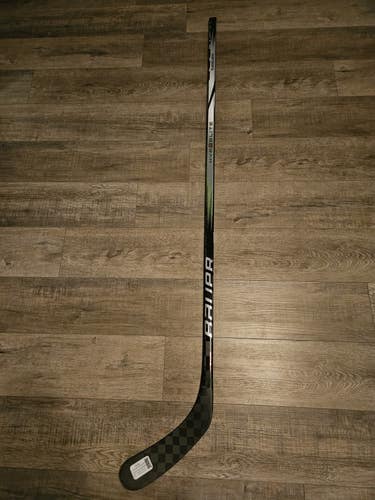 New Senior Bauer Right Handed Vapor Hyperlite 2 Hockey Stick P92