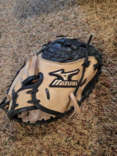 Used Mizuno Right Hand Throw Catcher's Global Elite Baseball Glove 32.5"