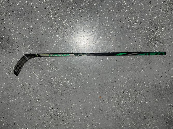 New Right Handed P28  Vapor FlyLite Hockey Stick