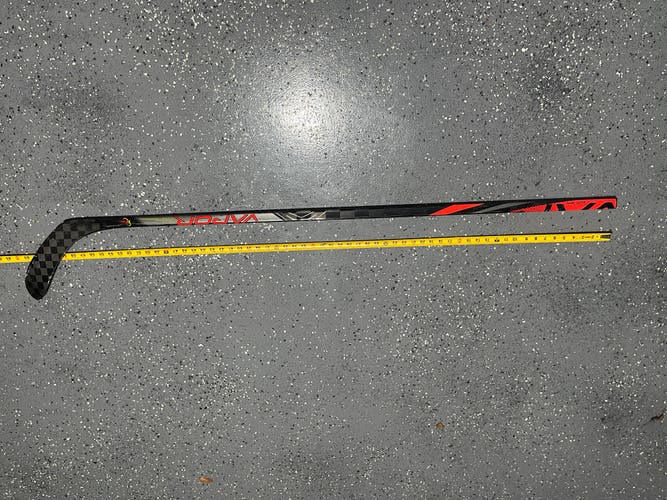 Bundle of 2 Used Right Handed P28  Vapor FlyLite Hockey Stick