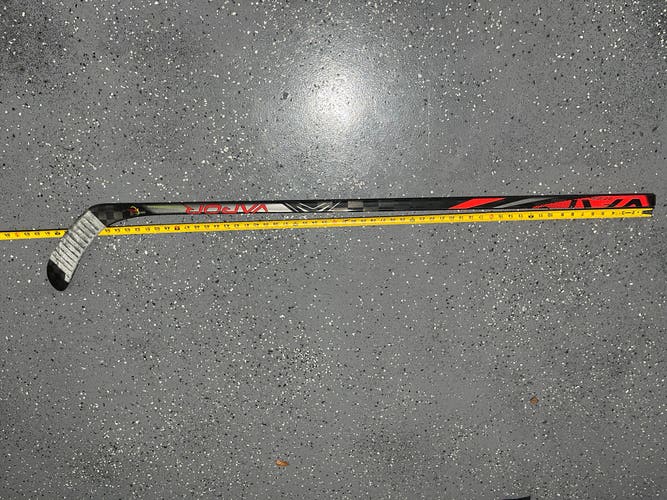 Used Right Handed P28  Vapor FlyLite Hockey Stick