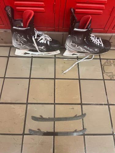 Used Bauer Regular Width 9 Vapor Hyperlite Hockey Skates