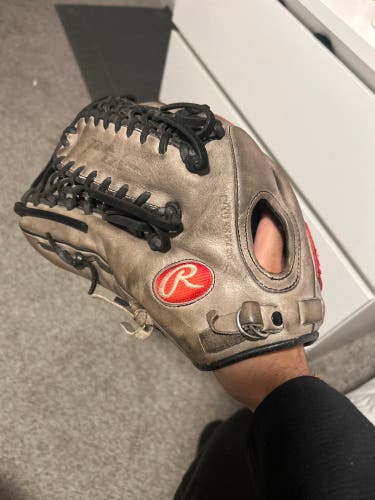 Left handed Rawlings Heart of the Hide 12 3/4 inch trapeze