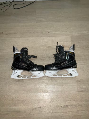 Senior Bauer Supreme MX3 Size 8 EE