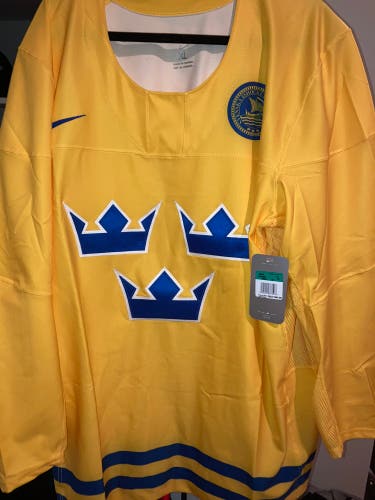 NWT Nike IIHF Team Sweden Gold Hockey Jersey Tre Kroner XL