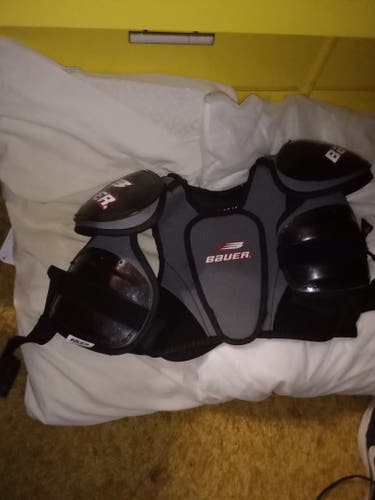 Used Bauer Impact 300 Shoulder Pads