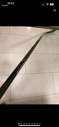 Senior Right Handed P28 Super Tacks AS-V Pro Hockey Stick