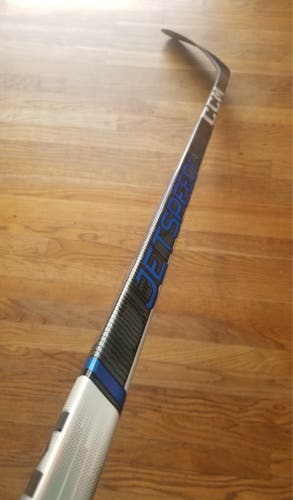 Senior Right Handed P28 Jetspeed FT6 Pro Hockey Stick