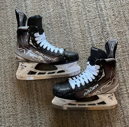 Senior Used Bauer Vapor Hyperlite Hockey Skates Regular Width Pro Stock Size 10.5