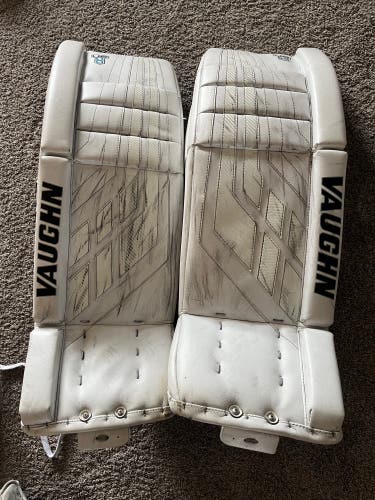 33" Vaughn  Velocity VE8 Pro Carbon Goalie Leg Pads